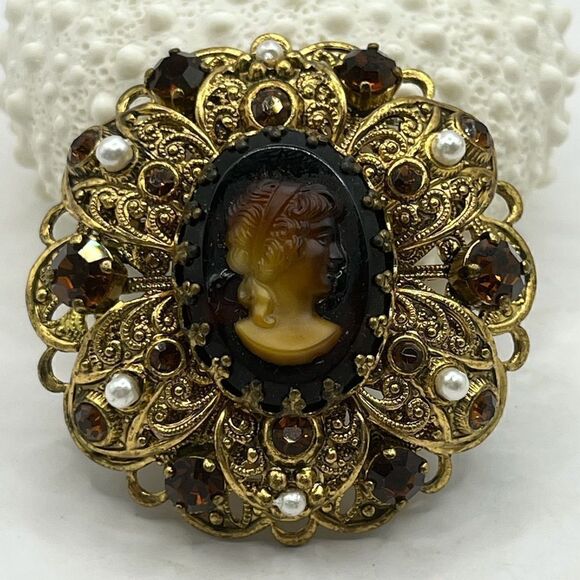 VTG with Onyx and carved glass Cameo - Picture 1 of 5
